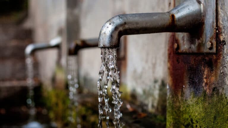 Utiliser une fontaine à eau sans la toucher, c’est possible !