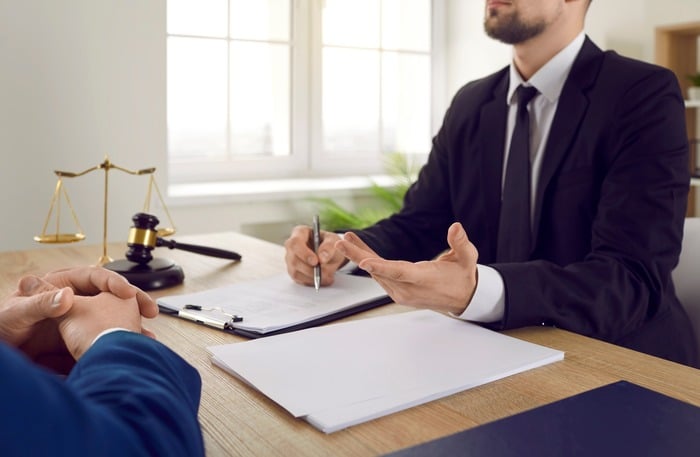 Entreprise : les bonnes dispositions à prendre pour choisir son avocat en droit des affaires