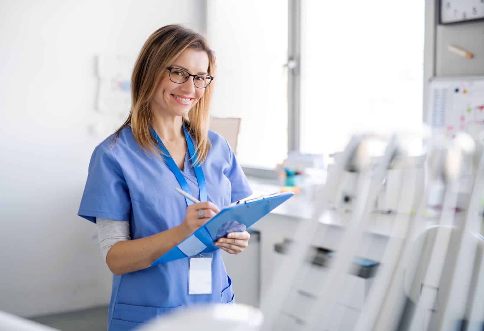 10 exemples de lettre de motivation pour aide soignante à domicile : se