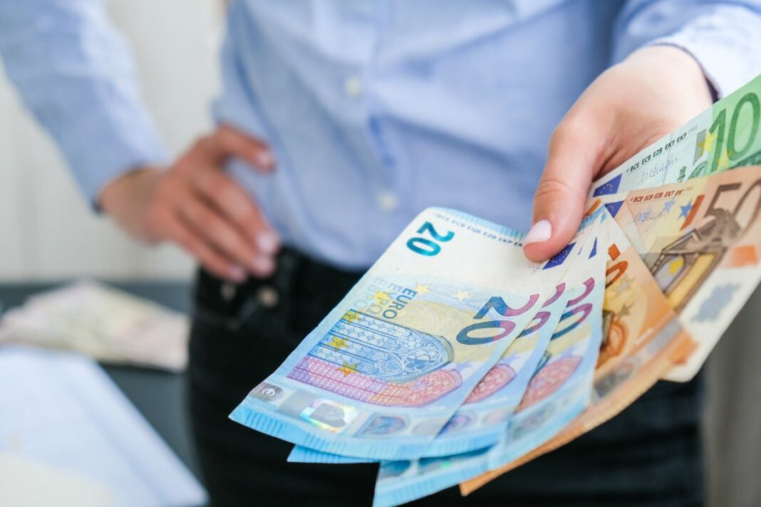 salaire versement plusieurs fois